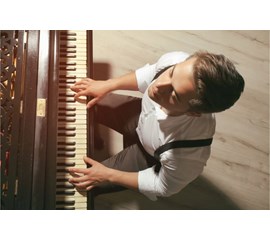 Hành Trình Chạm Tay Tới Piano Chuyên Nghiệp